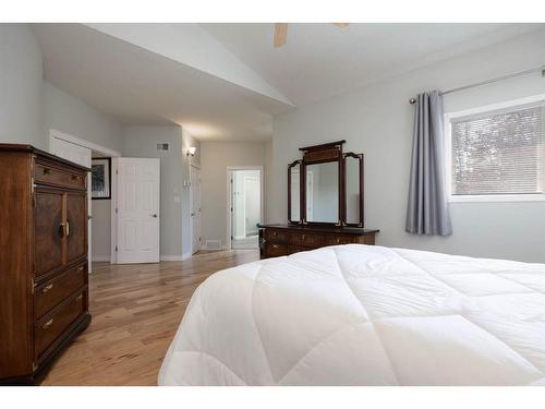 127 Berard Crescent, Fort Mcmurray, AB - Indoor Photo Showing Bedroom