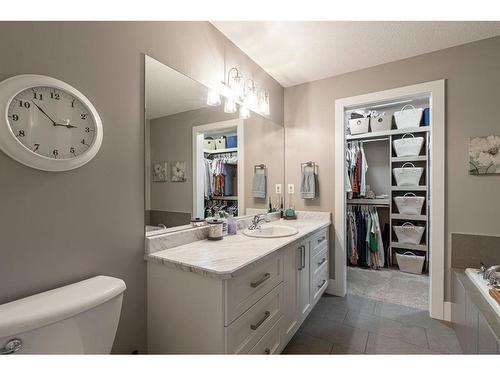 185 Clarkson Street, Fort Mcmurray, AB - Indoor Photo Showing Bathroom