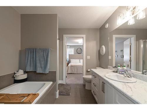 185 Clarkson Street, Fort Mcmurray, AB - Indoor Photo Showing Bathroom