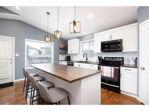 239 Laurier Lane, Fort Mcmurray, AB - Indoor Photo Showing Kitchen