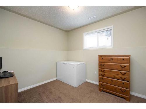 239 Laurier Lane, Fort Mcmurray, AB - Indoor Photo Showing Other Room
