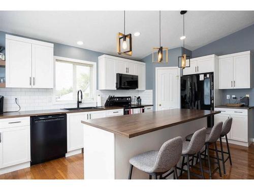 239 Laurier Lane, Fort Mcmurray, AB - Indoor Photo Showing Kitchen