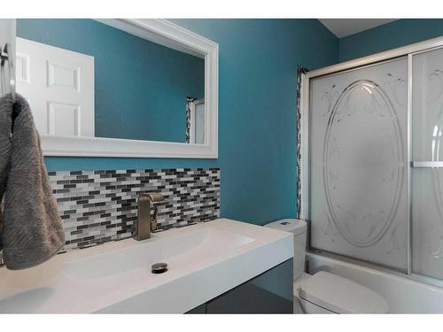 168 Bussieres Drive, Fort Mcmurray, AB - Indoor Photo Showing Bathroom