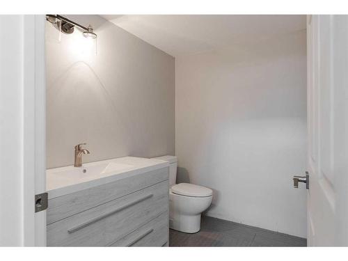 168 Bussieres Drive, Fort Mcmurray, AB - Indoor Photo Showing Bathroom