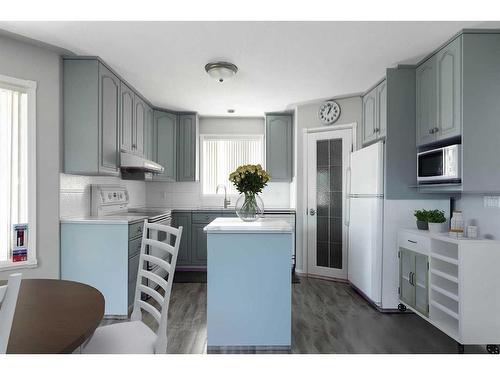 168 Bussieres Drive, Fort Mcmurray, AB - Indoor Photo Showing Kitchen