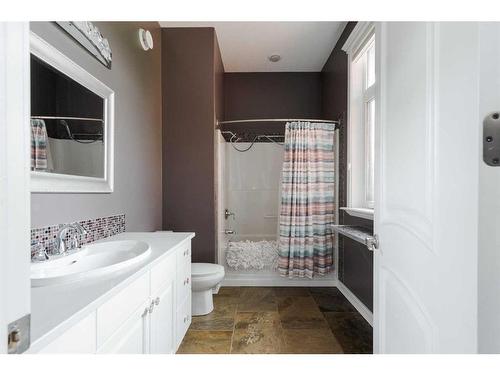 5747 Draper Road, Fort Mcmurray, AB - Indoor Photo Showing Bathroom