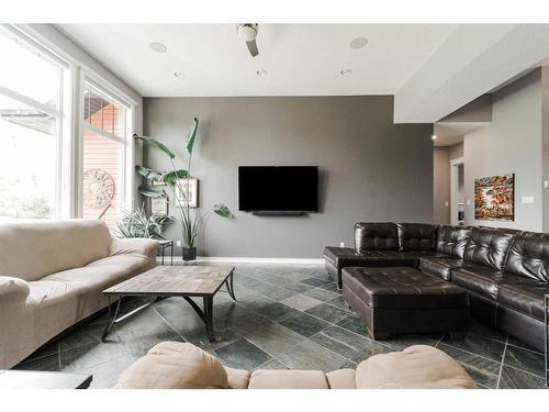 5747 Draper Road, Fort Mcmurray, AB - Indoor Photo Showing Living Room