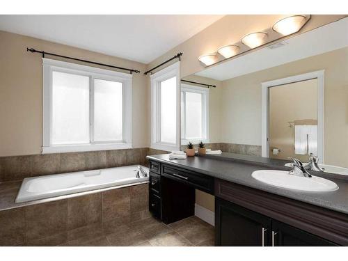 118 Pebble Lane, Fort Mcmurray, AB - Indoor Photo Showing Bathroom