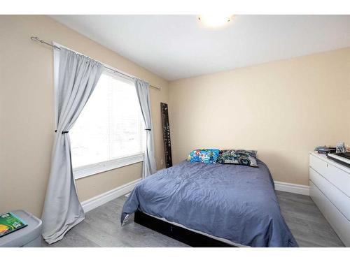 118 Pebble Lane, Fort Mcmurray, AB - Indoor Photo Showing Bedroom