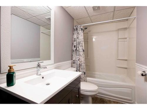 118 Pebble Lane, Fort Mcmurray, AB - Indoor Photo Showing Bathroom