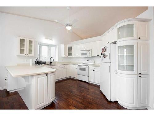 176 Burton Place, Fort Mcmurray, AB - Indoor Photo Showing Kitchen