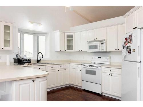 176 Burton Place, Fort Mcmurray, AB - Indoor Photo Showing Kitchen With Double Sink