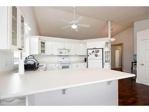 176 Burton Place, Fort Mcmurray, AB - Indoor Photo Showing Kitchen