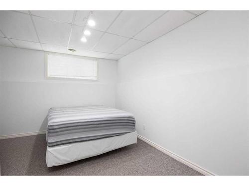 176 Burton Place, Fort Mcmurray, AB - Indoor Photo Showing Bedroom