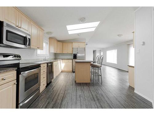 124 Fir Street, Fort Mcmurray, AB - Indoor Photo Showing Kitchen