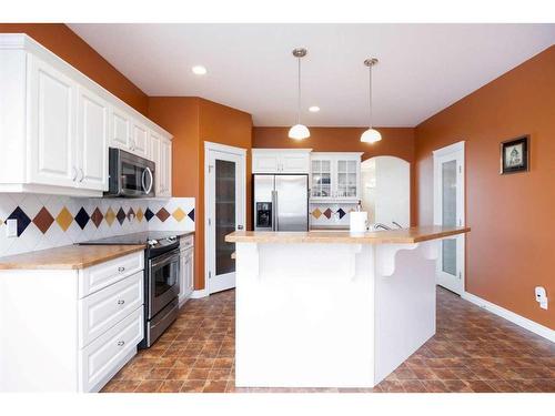 185 Pliska Crescent, Fort Mcmurray, AB - Indoor Photo Showing Kitchen