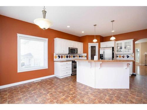 185 Pliska Crescent, Fort Mcmurray, AB - Indoor Photo Showing Kitchen