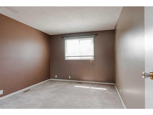 361 Bird Crescent, Fort Mcmurray, AB - Indoor Photo Showing Other Room