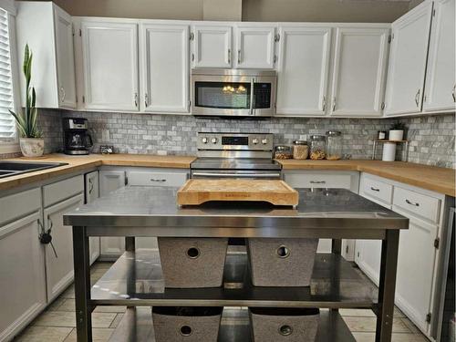 131 Wolverine Drive, Fort Mcmurray, AB - Indoor Photo Showing Kitchen