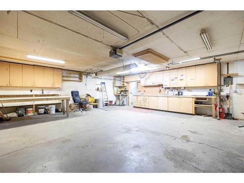 577 Beacon Hill Drive, Fort Mcmurray, AB - Indoor Photo Showing Garage