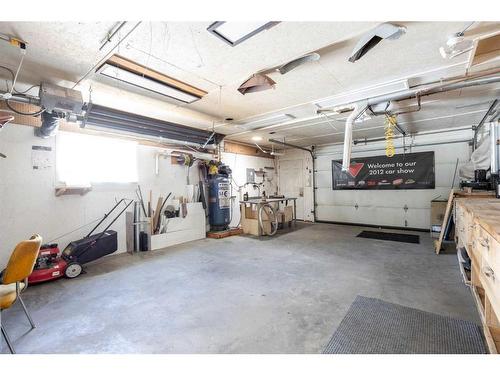 577 Beacon Hill Drive, Fort Mcmurray, AB - Indoor Photo Showing Garage