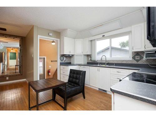 577 Beacon Hill Drive, Fort Mcmurray, AB - Indoor Photo Showing Kitchen