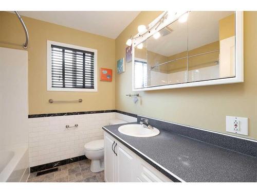 577 Beacon Hill Drive, Fort Mcmurray, AB - Indoor Photo Showing Bathroom