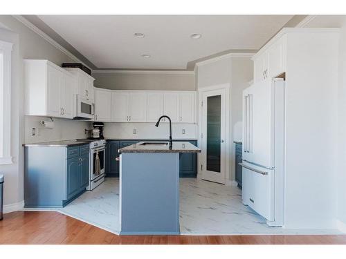 191 Woodpecker Way, Fort Mcmurray, AB - Indoor Photo Showing Kitchen