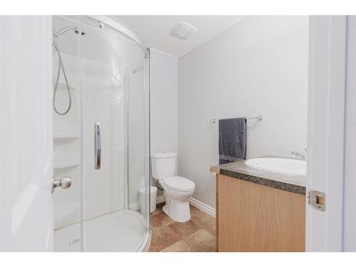 191 Woodpecker Way, Fort Mcmurray, AB - Indoor Photo Showing Bathroom