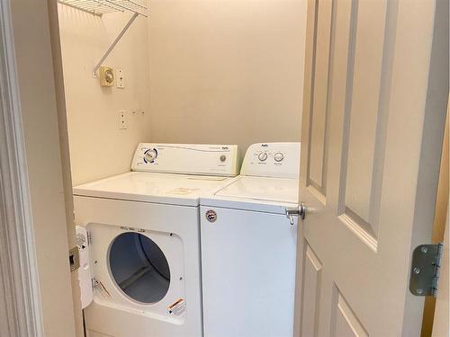 213-9918 Gordon Avenue, Fort Mcmurray, AB - Indoor Photo Showing Laundry Room