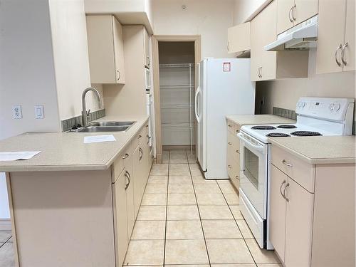 213-9918 Gordon Avenue, Fort Mcmurray, AB - Indoor Photo Showing Kitchen With Double Sink