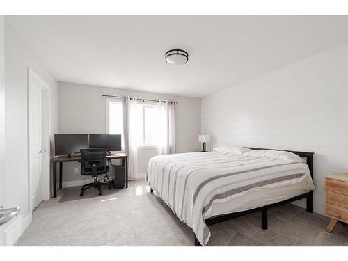 120 Walnut Place, Fort Mcmurray, AB - Indoor Photo Showing Bedroom