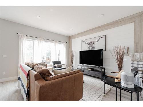 120 Walnut Place, Fort Mcmurray, AB - Indoor Photo Showing Living Room