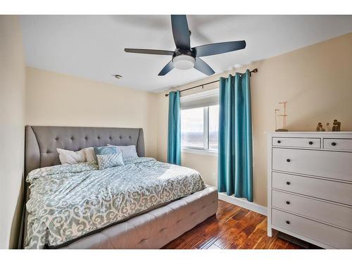 118 Aspenhill Drive, Fort Mcmurray, AB - Indoor Photo Showing Bedroom