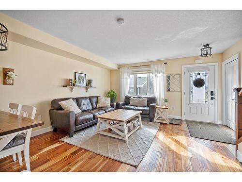 118 Aspenhill Drive, Fort Mcmurray, AB - Indoor Photo Showing Living Room