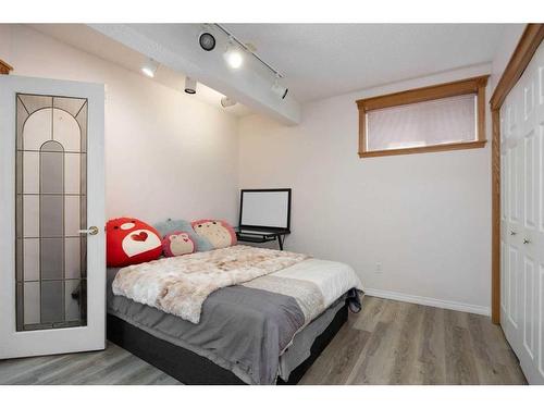 293 Ball Place, Fort Mcmurray, AB - Indoor Photo Showing Bedroom