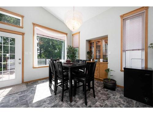 293 Ball Place, Fort Mcmurray, AB - Indoor Photo Showing Dining Room