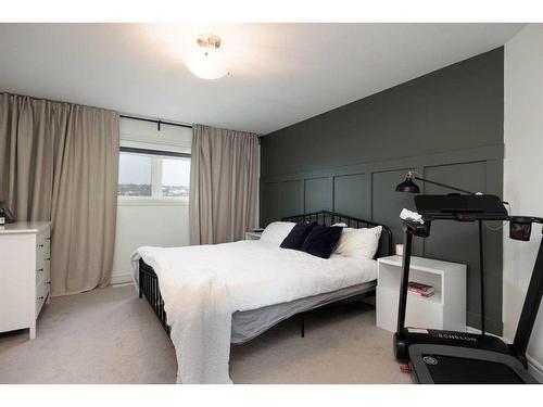 288 Falcon Drive, Fort Mcmurray, AB - Indoor Photo Showing Bedroom