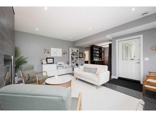 288 Falcon Drive, Fort Mcmurray, AB - Indoor Photo Showing Living Room