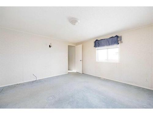 260 Harpe Way, Fort Mcmurray, AB - Indoor Photo Showing Other Room
