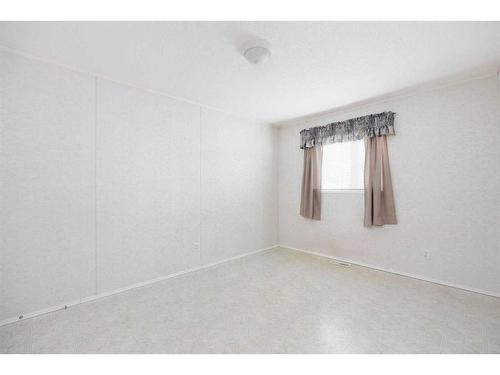260 Harpe Way, Fort Mcmurray, AB - Indoor Photo Showing Other Room
