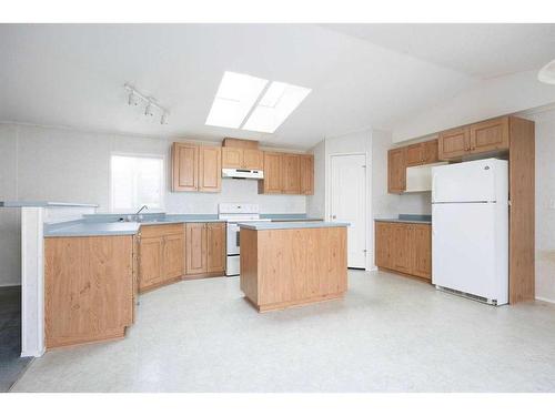260 Harpe Way, Fort Mcmurray, AB - Indoor Photo Showing Kitchen