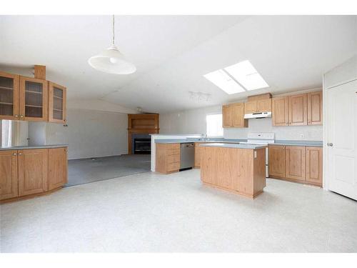 260 Harpe Way, Fort Mcmurray, AB - Indoor Photo Showing Kitchen