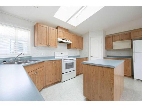 260 Harpe Way, Fort Mcmurray, AB - Indoor Photo Showing Kitchen With Double Sink