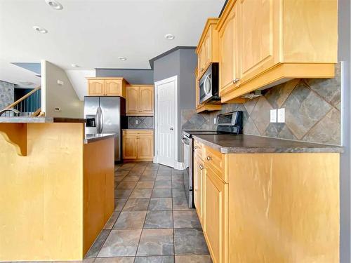 146 Plamondon Way, Fort Mcmurray, AB - Indoor Photo Showing Kitchen