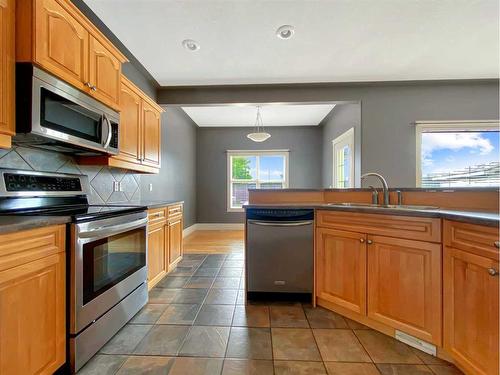 146 Plamondon Way, Fort Mcmurray, AB - Indoor Photo Showing Kitchen