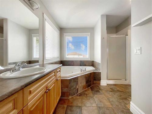 146 Plamondon Way, Fort Mcmurray, AB - Indoor Photo Showing Bathroom