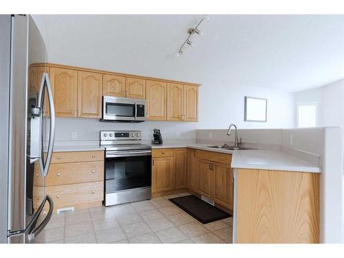 122 Archibald Bay, Fort Mcmurray, AB - Indoor Photo Showing Kitchen With Double Sink
