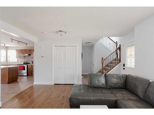 148 Walnut Crescent, Fort Mcmurray, AB - Indoor Photo Showing Living Room