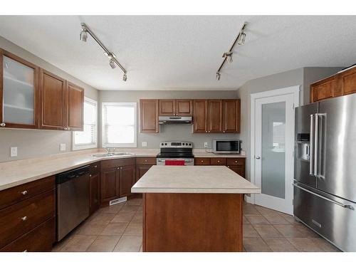 148 Walnut Crescent, Fort Mcmurray, AB - Indoor Photo Showing Kitchen With Stainless Steel Kitchen